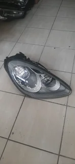 Porsche Cayenne 2012-2016 model right side headlight please contact lucas on 0843018577