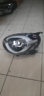 Fiat 500 left side xenon headlight please contact lucas on 0843018577