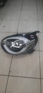 Fiat 500 left side xenon headlight please contact lucas on 0843018577