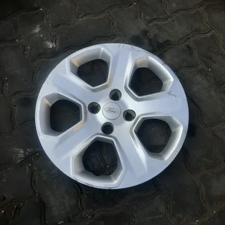 Ford Eccosport wheel cap please contact lucas on 0843018577