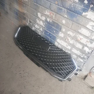 Haval H6 front grill please contact lucas on 0843018577