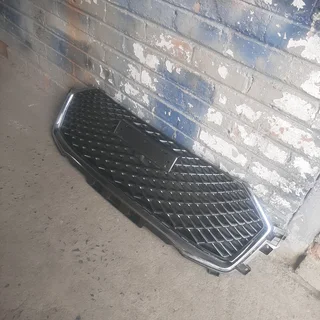 Haval H6 front grill please contact lucas on 0843018577