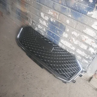 Haval H6 front grill please contact lucas on 0843018577