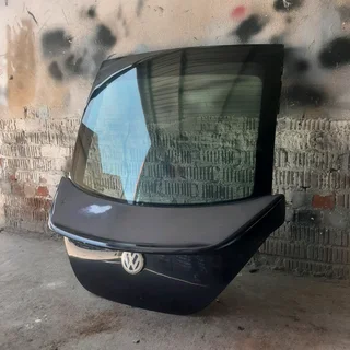 Vw Beetle 2006-2010 model complete tailgate please contact lucas on 0843018577