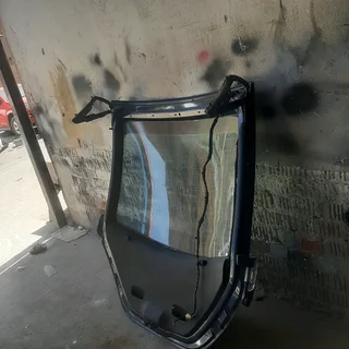 Vw Beetle 2006-2010 model complete tailgate please contact lucas on 0843018577