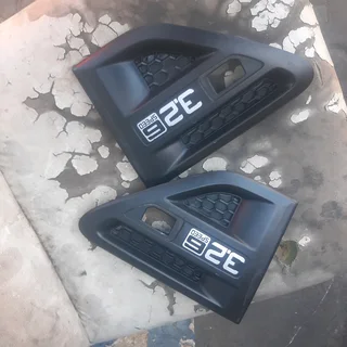 Ford Ranger T6 fender grill please contact lucas on 0843018577