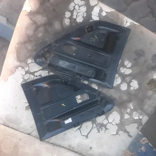 Ford Ranger T6 fender grill please contact lucas on 0843018577