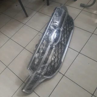 Ford Ranger T9 front grill please contact lucas on 0843018577
