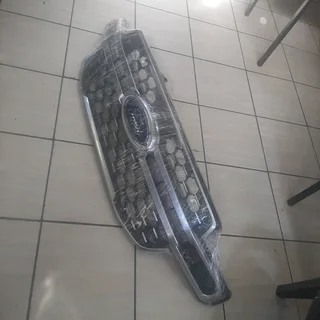 Ford Ranger T9 front grill please contact lucas on 0843018577