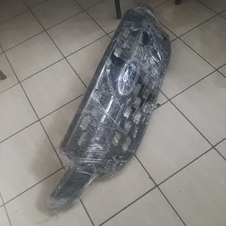 Ford ranger T9 front grill please contact lucas on 0843018577