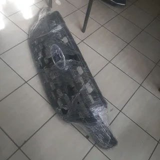 Ford ranger T9 front grill please contact lucas on 0843018577