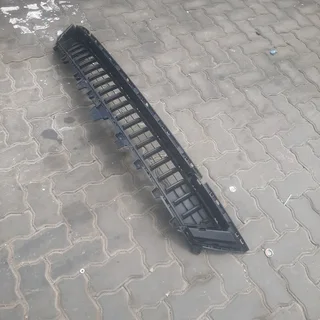 Haval Jolion 2021-2023 model bumper grill please contact lucas on 0843018577