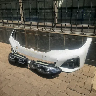 BMW G20 front bumper and headlights please contact lucas on 0843018577