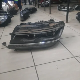 Vw Tiguan 2017-2023 model R Line left side headlight please contact lucas on 0843018577