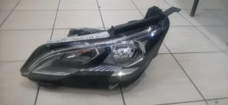 Peugeot 3008 left side headlight please contact lucas on 0843018577