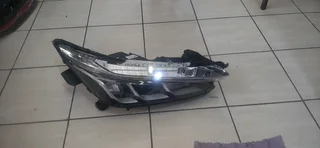 Honda Civic 2021-2023 model right side headlight please contact lucas on 0843018577