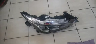 Honda Civic 2021-2023 model right side headlight please contact lucas on 0843018577