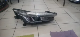 Honda Civic 2021-2023 model right side headlight please contact lucas on 0843018577