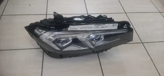 BMW G20/G21 3 series right side headlight please contact lucas on 0843018577