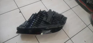 BMW G20/G21 3 series right side headlight please contact lucas on 0843018577