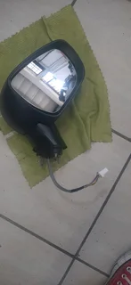 Suzuki Barleno/Toyota Starlet right side mirror please contact lucas on 0843018577