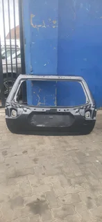 Subaru forester 2017-2021 model tailgate please contact lucas on 0843018577