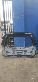 Subaru forester 2017-2021 model tailgate please contact lucas on 0843018577