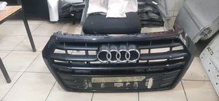 Audi Q5 2017-2023 model front grill please contact lucas on 0843018577