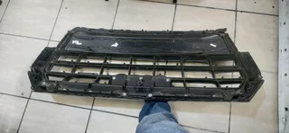 Audi Q5 2017-2023 model front grill please contact lucas on 0843018577