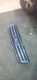 Ford Everest 2009-2014 model front grill please contact lucas on 0843018577