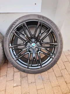 20/21&#39; Bmw M5 g90 Oem mags and tyres