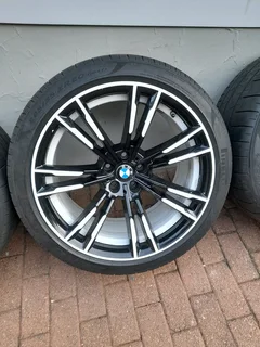 20&#34; BMW f90 M5 Oem mags and tyres