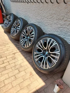 20" BMW g45 g70 i7 go1 Oem mags and tyres