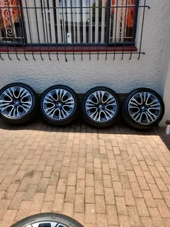20&#34; BMW g45 g70 i7 go1 Oem mags and tyres