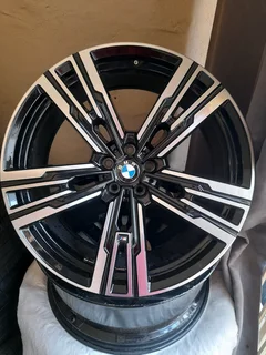 21" BMW g70 i7 g45 Oem mags and tyres