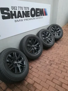 18" Toyota hilux/fortuner Oem mags and tyres