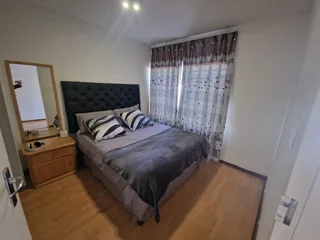 Unfurnished 1 bed, Sandton Central 5