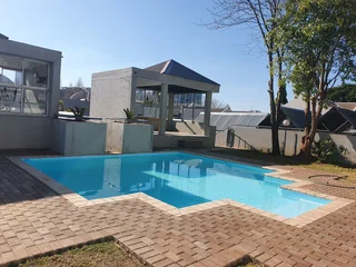 Unfurnished 1 bed, Sandton Central 5