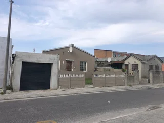 3 Bedroom house 4 sale in New Woodlands