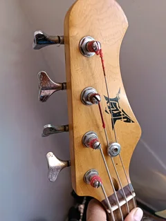 Bass Guitar – “Jazzy” Precision-Style | Great Beginner Instrument | Ready to Play