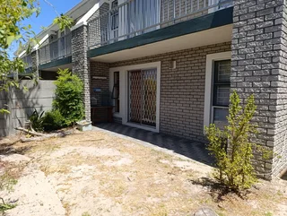 Flats in De Akkers complex , Hadley Street , Oakglen