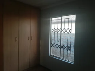 Room Available in Peaceful Clayville Commune