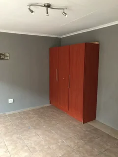 Bachelor Flat to Rent in Clayville Ext. 27