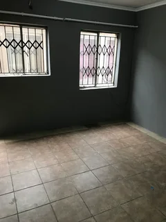 Bachelor Flat to Rent in Clayville Ext. 27