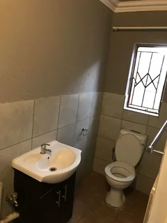 Bachelor Flat to Rent in Clayville Ext. 27