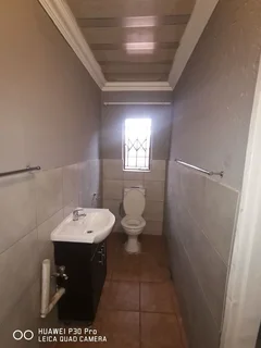 Bachelor Flat to Rent in Clayville Ext. 27