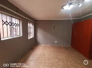 Bachelor Flat to Rent in Clayville Ext. 27