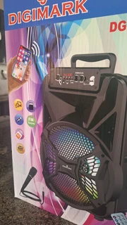 Bluethooth speaker with microwphone