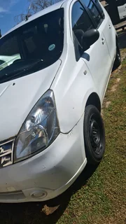 Nissan livina 1.6 Model 2012