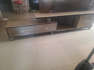 Gloss wood tv stand